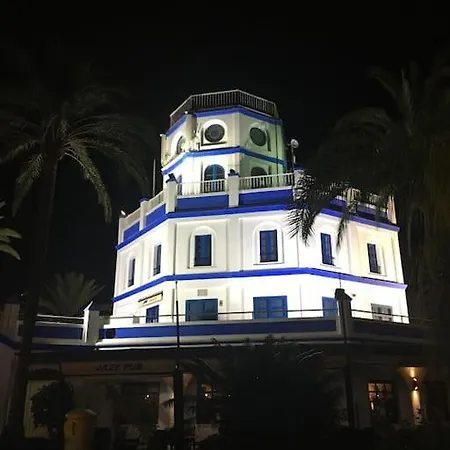 Superbe Avec Piscine A 800m De La *